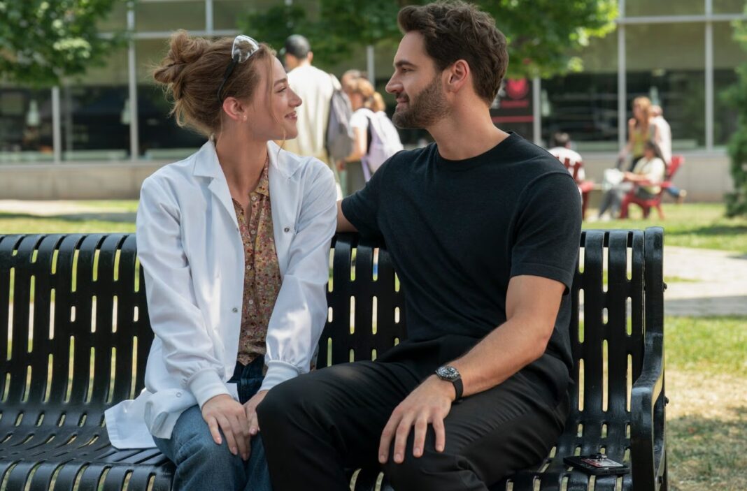 Lili Reinhart and Tom Bateman in The Love Hypothesis